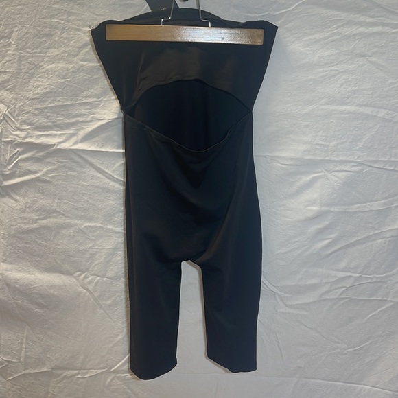 Mid cut short romper - Picture 2 of 4